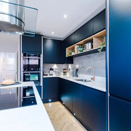 4 Bedroom Townhouse In - By Hilltop Serviced * Manchester