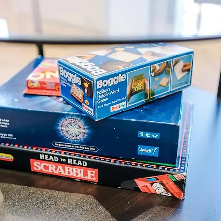 4 Bedroom Townhouse In - By Hilltop Serviced * Manchester