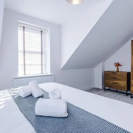 Ferienhaus 4 Bedroom Townhouse In - By Hilltop Serviced *