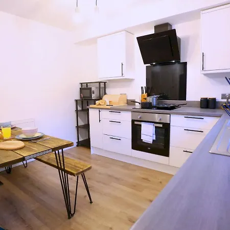 Pass The Keys King Bed House Next To Heaton Park Wm Discounts *