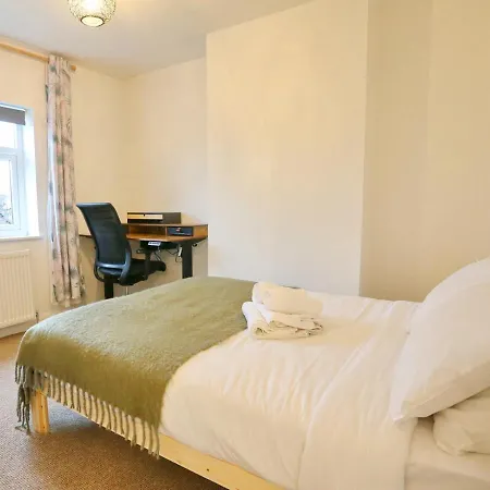 Pass The Keys King Bed House Next To Heaton Park Wm Discounts 酒店 *