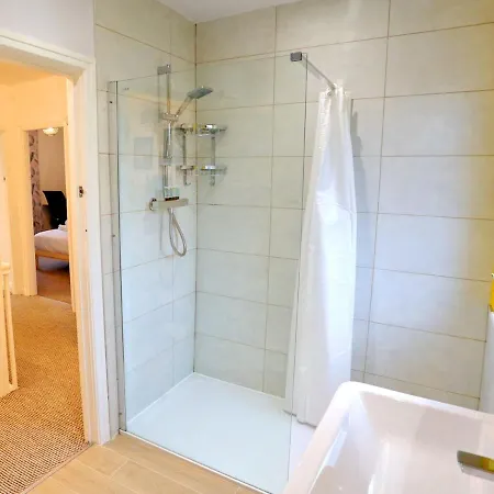 Pass The Keys King Bed House Next To Heaton Park Wm Discounts