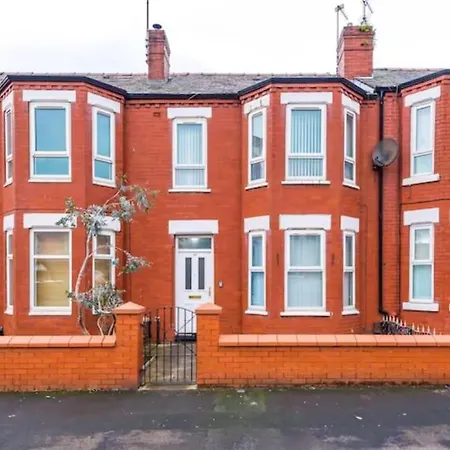 Spacious 4-bed House *