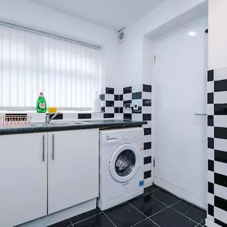 Spacious 4-bed House * Manchester