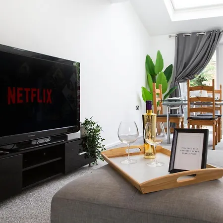 Cozy Townhouse In The Heart Of Greater * Manchester