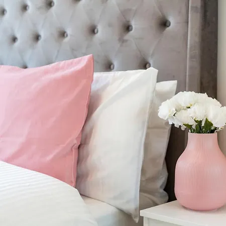 Cozy Townhouse In The Heart Of Greater Holiday home Manchester