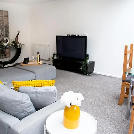 Cozy Townhouse In The Heart Of Greater