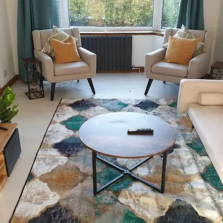 Σπίτι διακοπών Opulent 4 Bed House With Parking Μάντσεστερ