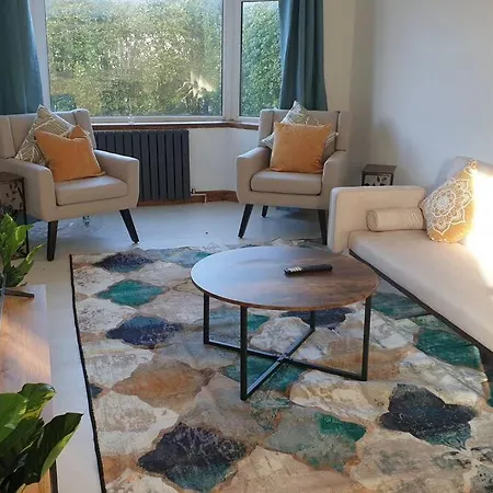 Σπίτι διακοπών Opulent 4 Bed House With Parking *