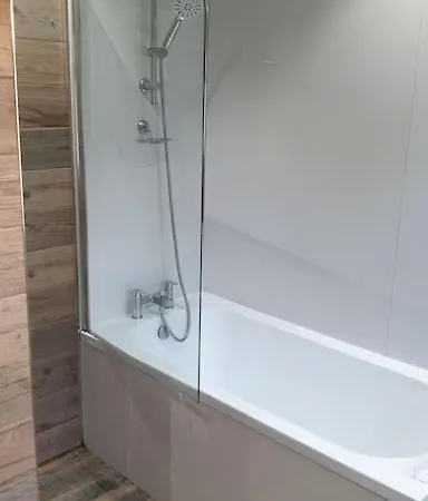Opulent 4 Bed House With Parking * Manchester