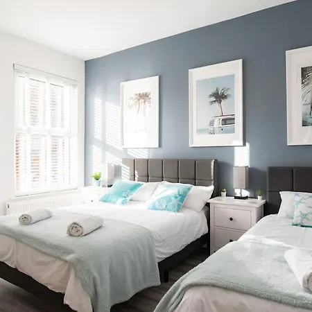 8 Bed, Comfortably Sleeps 10, 3 Bath House, 5 Mins Centre * マンチェスター