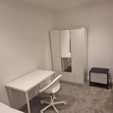 Flat In Stretford Apartment *