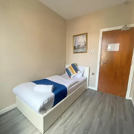 Bed & Breakfast Park Crescent 2*