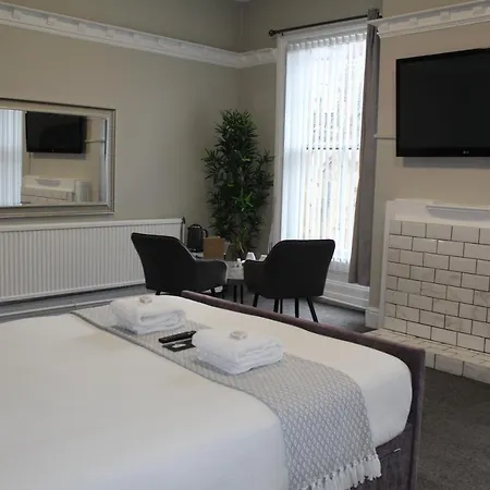 Mitre Centre Hotel
