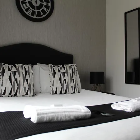 Mitre Centre Hotel