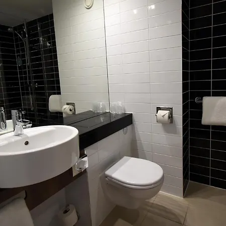 Hotel Express Centre Arena By Ihg