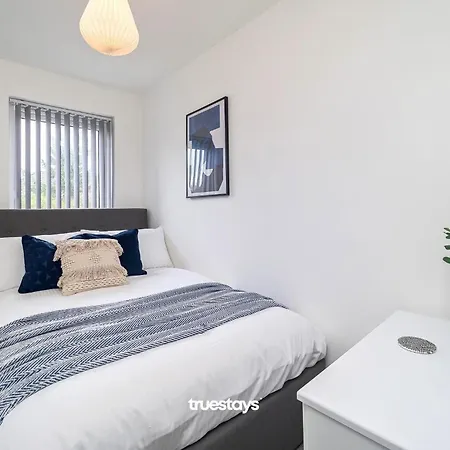Ashworth House By Truestays - New 3 Bedroom House In Failsworth, Holiday home *