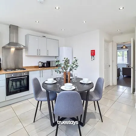 Ashworth House By Truestays - New 3 Bedroom House In Failsworth, Manchester