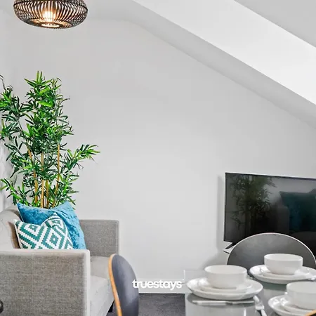 New 5 Sarah House By Truestays - 2 Bedroom - Free Parking Apartment