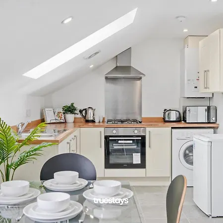 New 5 Sarah House By Truestays - 2 Bedroom - Free Parking Apartment Manchester