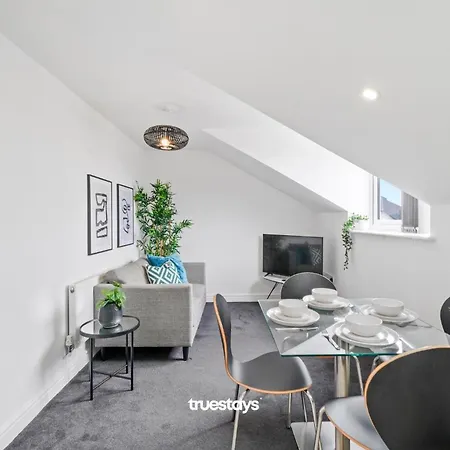New 5 Sarah House By Truestays - 2 Bedroom - Free Parking Apartment *