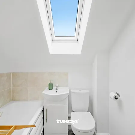 Apartment New 5 Sarah House By Truestays - 2 Bedroom - Free Parking Manchester