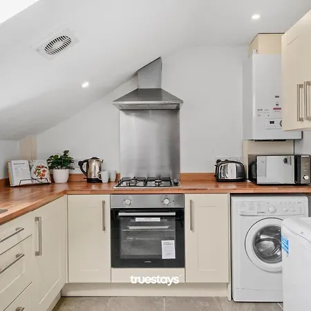 New 5 Sarah House By Truestays - 2 Bedroom - Free Parking Apartment Manchester