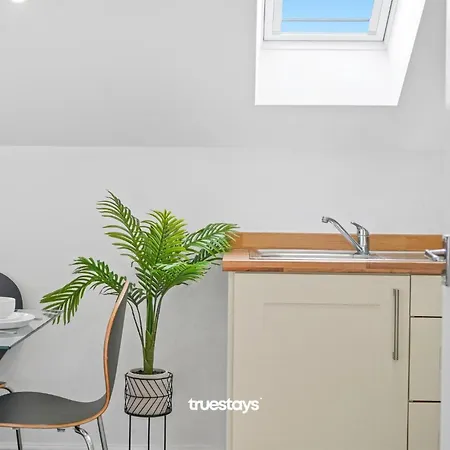 Apartment New 5 Sarah House By Truestays - 2 Bedroom - Free Parking Manchester