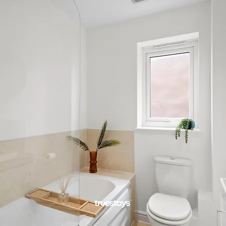 Greaves House By Truestays - 3 Bedroom House In Failsworth,