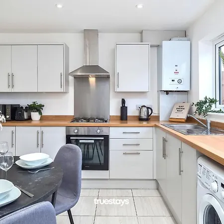 Hébergement de vacances Denton House By Truestays - New 3 Bedroom House In