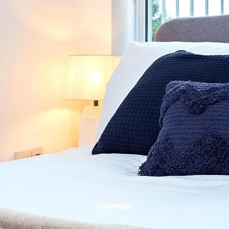 Denton House By Truestays - New 3 Bedroom House In Manchester