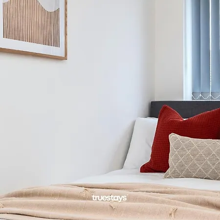 Denton House By Truestays - New 3 Bedroom House In