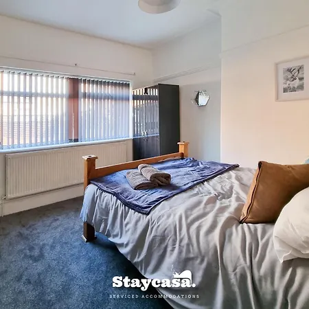 펜션 Spacious 6-bed With Large Patio And Free Parking
