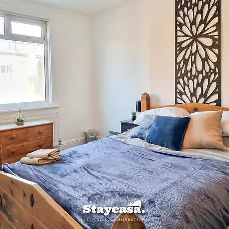 Spacious 6-bed With Large Patio And Free Parking * 맨체스터