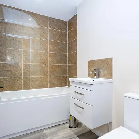 Lovely 1 Bedroom In Апартаменты *