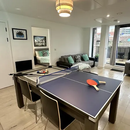 Lux Livin' - Luxury 2 Bed Apartment With Sky Garden *