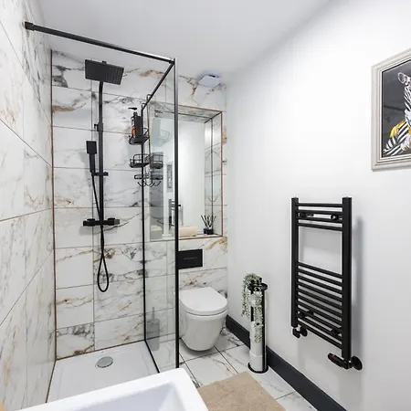 Apartment Luxurious Two-bed Stay: Mcr