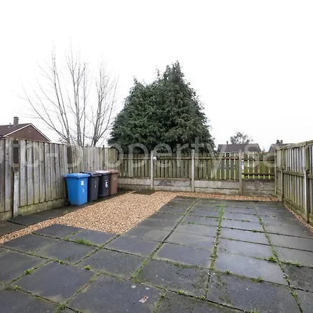 펜션 Entire 3 Bedrooms Away From In Salford
