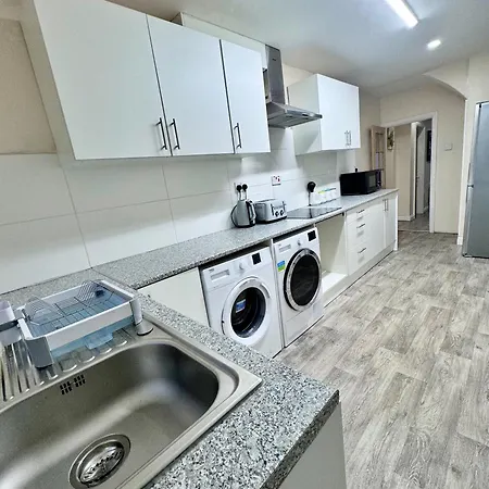 Full In Heywood Street Near Cheetham Hill Feriehus
