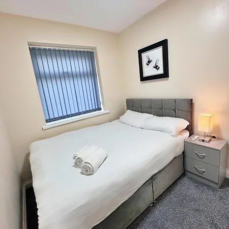 Full In Heywood Street Near Cheetham Hill * Манчестер