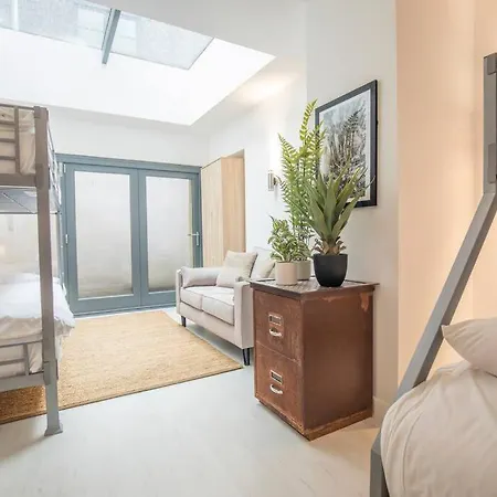 Townhouse With Roof Terrace Holiday home Manchester