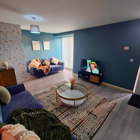 3 Bed House Etihad Stadium, Coop Live Private Parking With Optional Hot Tub *