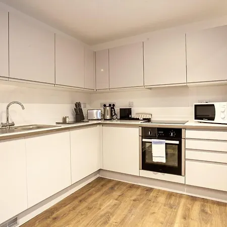 Lovely 1 Bed In Converted Printing Press Apartment *