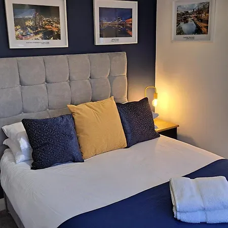 別荘 The Heart - Cosy 3 Bedroom House With Double Driveway And Garden In *