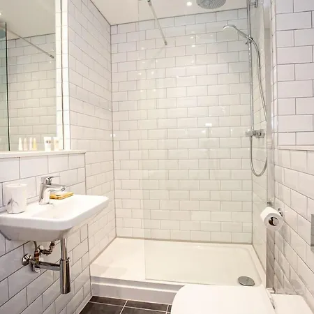 Super 2 Bed Close To Victoria Station Manchester