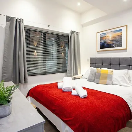 Super 2 Bed Close To Victoria Station Apartment *