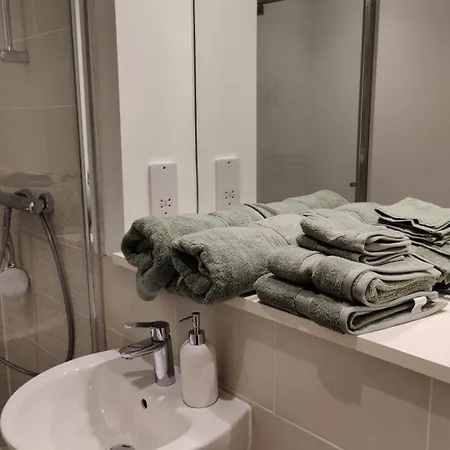 2 Bed Ensuite With Fantastic Night View And Old Trafford Stadium