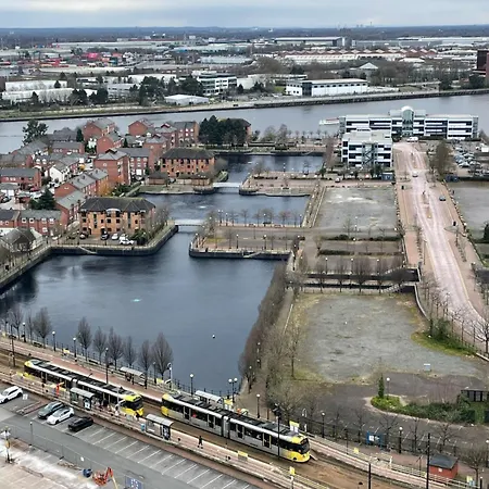 Quayside Penthouse 2 Bedroom Ensuite Near Media & United Manchester