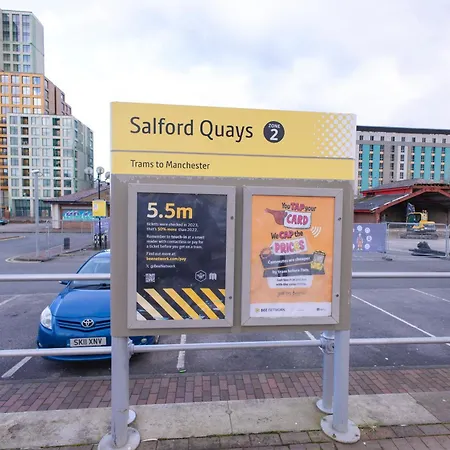 2 Bed Ensuite With Fantastic Night View And Old Trafford Stadium