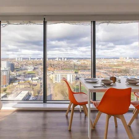 Quayside Penthouse 2 Bedroom Ensuite Near Media & United Apartment